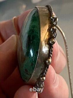 Gros pendentif en malachite amérindien Navajo avec chaîne du Powwow de Stanford