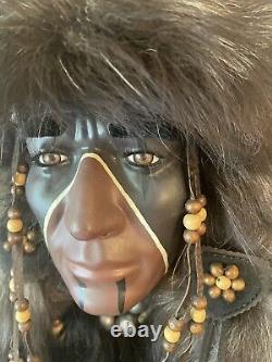 Masque mural de grand esprit guerrier amérindien Navajo non signé avec des yeux en verre.