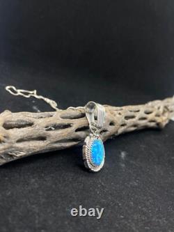 Pendentif artisanal amérindien Navajo en argent sterling avec opale de feu bleue