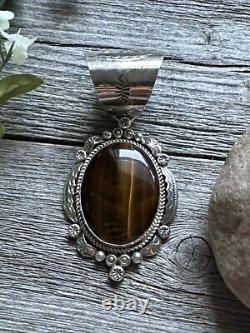 Pendentif en argent sterling Navajo amérindien avec œil de tigre marron RY