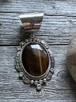 Pendentif en argent sterling Navajo amérindien avec œil de tigre marron RY