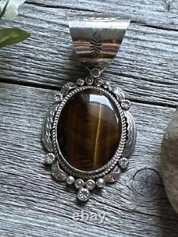 Pendentif en argent sterling Navajo amérindien avec œil de tigre marron RY