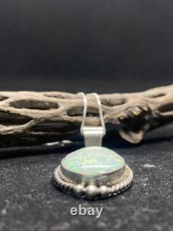 Pendentif en argent sterling fait main amérindien Navajo avec opale de feu blanche