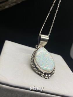 Pendentif en argent sterling fait main amérindien Navajo avec opale de feu blanche