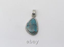 Pendentif fait main en argent sterling et turquoise bleue de Blue Ridge par les Amérindiens Navajo.