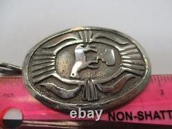 Pendentif ovale amérindien avec cheval en argent sterling signé