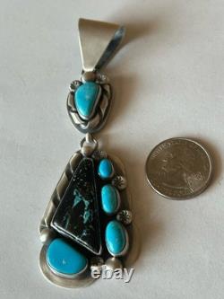 Pendentif rare en turquoise du Nevada signé Navajo Jimmy Secatero Pendentif rare en turquoise du Nevada signé Navajo Jimmy Secatero