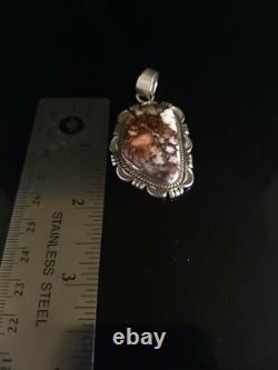 Pendentif signé en argent sterling avec Appaloosa Navajo/Magnesite amérindien