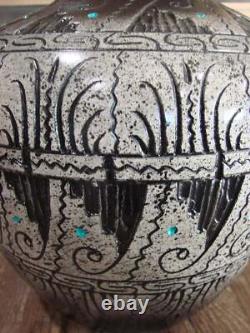 Poterie amérindienne gravée à la main signée par Dewayne et Eskeets
