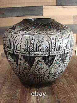 Poterie amérindienne gravée à la main signée par Dewayne et Eskeets