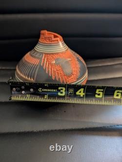 Poterie gravée Navajo Amérindienne Doreen Lansing R Nelson Pot de graines Aigle