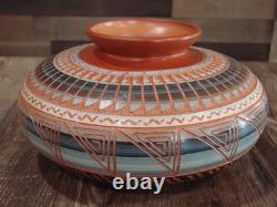 Poterie navajo amérindienne gravée et peinte à la main, roi
