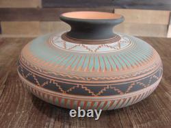 Pottery Navajo Amérindien Gravé à la Main et Peint à la Main M. Charlie