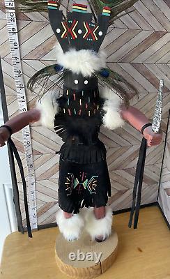 Poupée Kachina Navajo Danseur Apache Signé 18 Art Populaire Amérindien