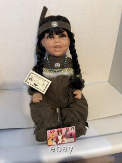 Poupée en porcelaine Navajo, Amérindienne par l'artiste Cheryl Yazza / avec un sourire édenté