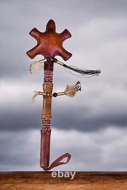 Rattle cérémoniel en rawhide de tortue Navajo Amérindien 13 par Larry Cly
