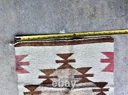 Tapis Navajo vintage des années 1940 motif amérindien textile tissé vintage