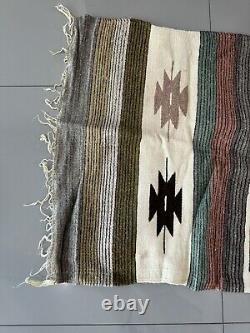 Tapis couverture en laine tissé à la main Navajo antique indien d'Amérique 58 X 26 LIRE