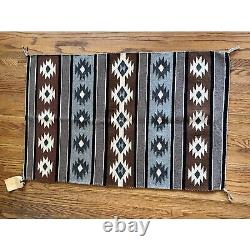 Tapis moyen vintage gris aztec sud-ouest amérindien navajo Chinle 40x26