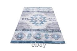 Tapis tribal moderne inspiré des Navajos du sud-ouest, motif décoloré.