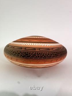 Vase à graines Navajo gravé vintage signé Susie Charlie 11D x 6H