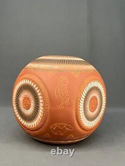 Vase carré arrondi en poterie gravée navajo amérindienne 10 signé V. King