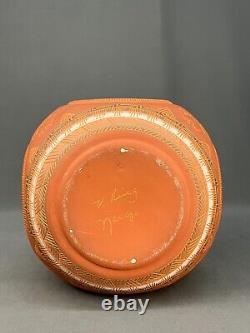 Vase carré arrondi en poterie gravée navajo amérindienne 10 signé V. King