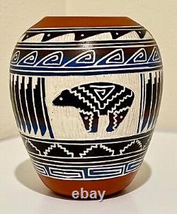 Vase décorative en poterie amérindienne Navajo faite main signée V. King