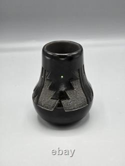 Vase en poterie Navajo Kinlicheni vintage en noir émaillé amérindien