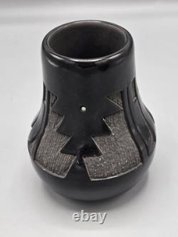 Vase en poterie Navajo Kinlicheni vintage en noir émaillé amérindien
