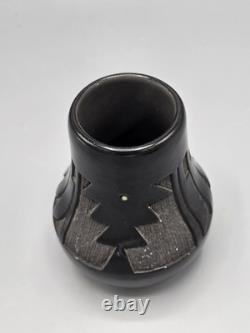 Vase en poterie Navajo Kinlicheni vintage en noir émaillé amérindien