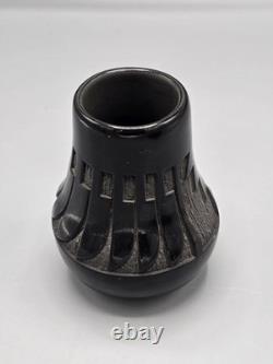 Vase en poterie Navajo Kinlicheni vintage en noir émaillé amérindien