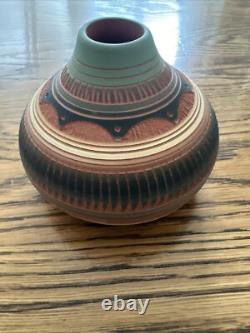 Vase navajo amérindien par Susie Charlie