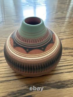 Vase navajo amérindien par Susie Charlie