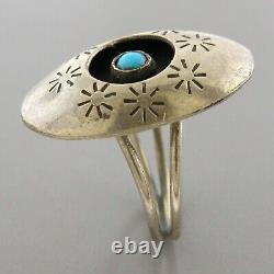 Vintage Beau Navajo Sterling Silver Oval Shadowbox Turquoise Ring