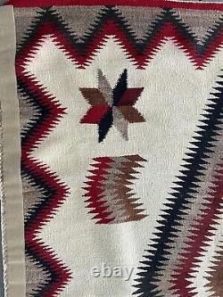 Vintage Native American Navajo Rug Grande Et Square Taille