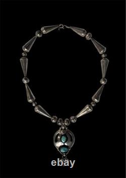 WAOUH ! Collier à pendentif amérindien navajo en argent massif et turquoise, signé GE