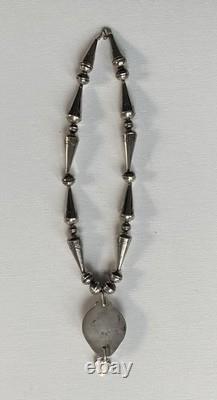 WAOUH ! Collier à pendentif amérindien navajo en argent massif et turquoise, signé GE